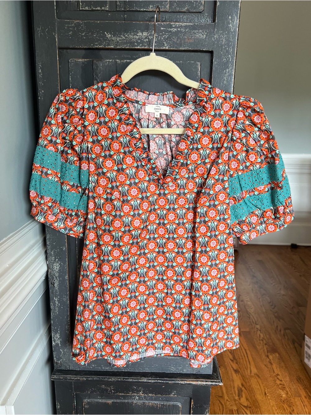 Entro Cynthia Top Orange Floral Puff-Sleeve Blouse with Teal Eyelet Panels Sz M